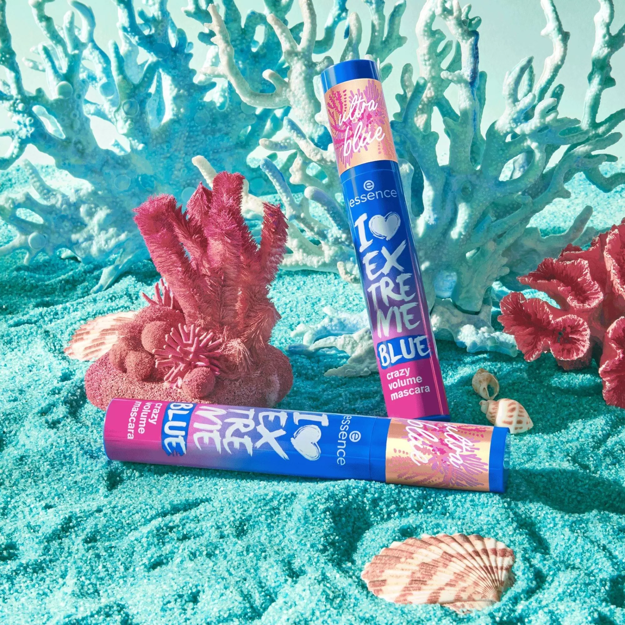 essence Mascara | live LIFE in CORAL I LOVE EXTREME BLUE mascara volumizzante